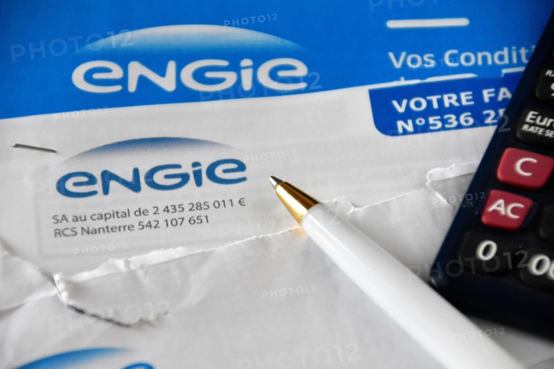 Marseille, France. 30th May, 2021. In this photo illustration, a pen and a calculator seen placed on an Engie gas bill.The regulated gas prices applied by Engie will increase by 4.4% on June 1, 2021: the increase will be 1.2% for customers who use gas for cooking, 2.6% for those who have a dual use (cooking and hot water) and 4.6% for gas-heated fireplaces. Credit: SOPA Images Limited/Alamy Live News