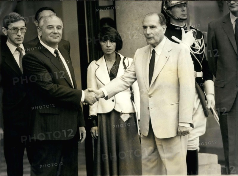 Oct. 02, 1985 - Gorbachev and Mitterand on the Front Steps of the Elysee