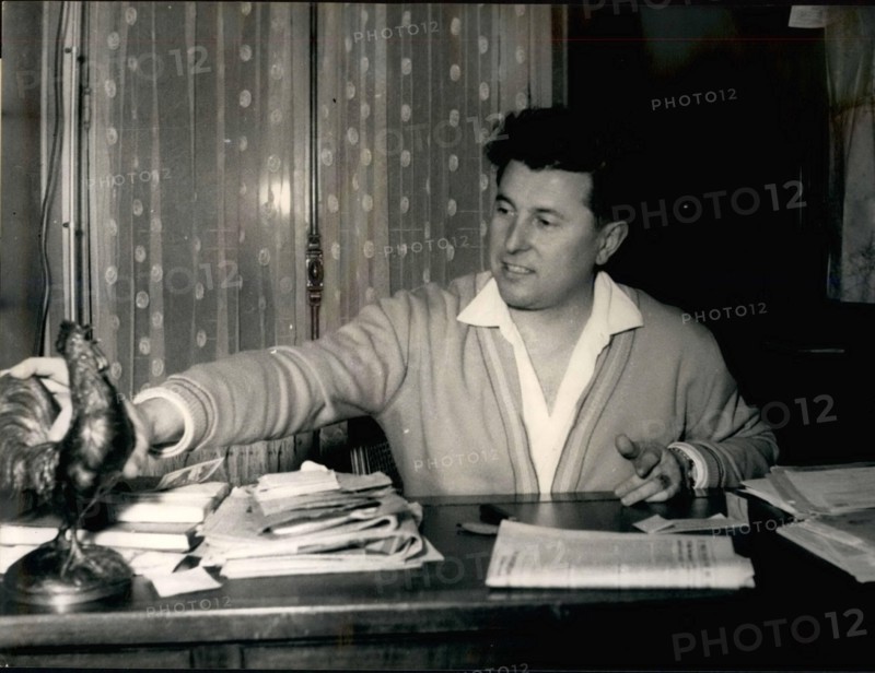 1958 - In Pierre Poujade Intimity Our photographer was admitted to take several snaps of Pierre Poujade leader and founder of the U.D.C.A. (Union De Defense Des Commercants Et Artisans: Defence Union of Merchants and Craftmen) which gained 52 seats at the new National Assembly. Ops: Pierre Poujade and his young wife, in their Ablon, near Paris, Provisionnal Headquarters. © Keystone Pictures USA/ZUMAPRESS.com/Alamy Live News