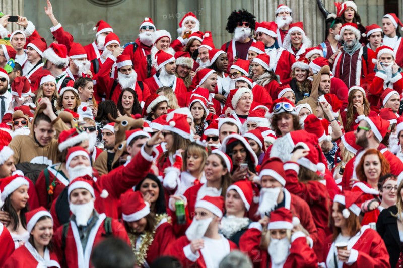 London, UK. 14th December, 2013.  Hundreds of Santas gather on the steps of St Pauls Cathedral before they march off to meet up with groups of other Santas to celebrate the annual Santacon.  Photographer: Gordon Scammell/Alamy Live News