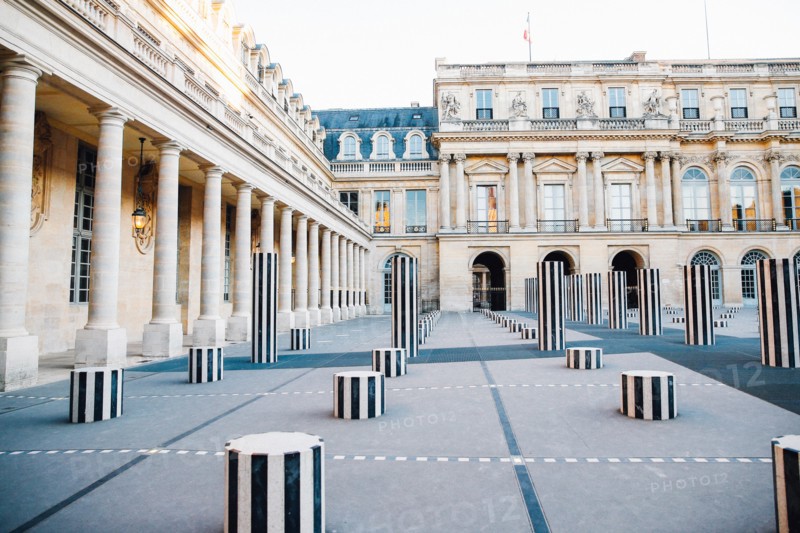 Sunset in cour d honneur palais royal, Paris