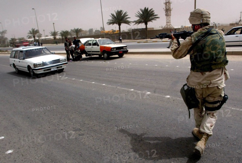 Iraq War April 2003 Baghdad American marines take postions in Eastern Baghdad today liberating the city Mirrorpix