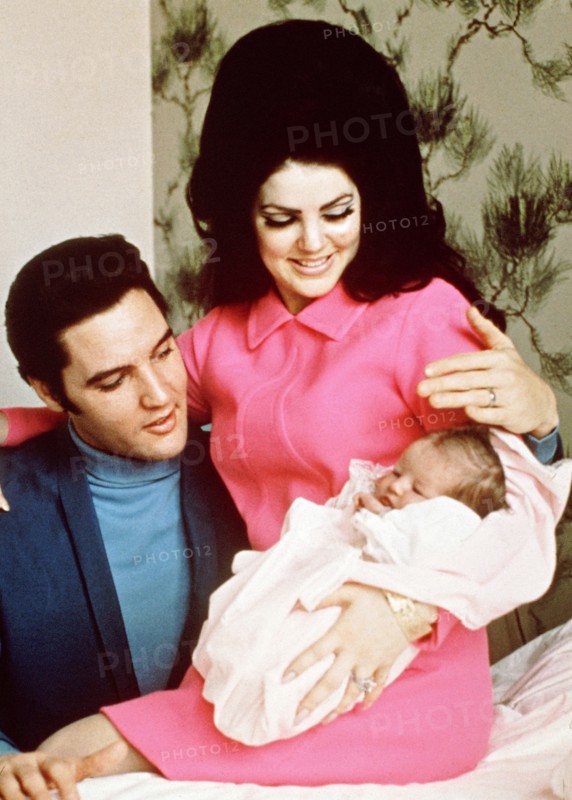 Elvis Presley, Priscilla Presley,  leaving the Baptist Hospital, Memphis, Tennessee, with their daughter Lisa-Marie, born at the hospital on February 1, 1968.   File Reference # 33635_703CPC
