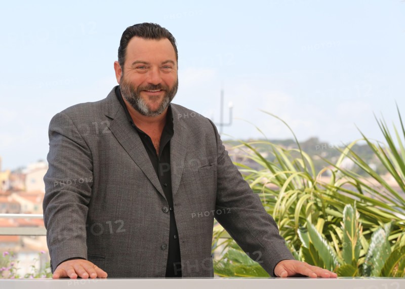 Cannes, France. 27th May, 2022. Denis Ménochet at the As Bestas photo call at the 75th Cannes Film Festival. Credit: Doreen Kennedy/Alamy Live News.