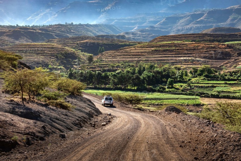ETHIOPIA, LALIBELA, 4 wheel drive car on its way through a spectecular mountain scenery on a gravel road between  Mekelle and Lalibela