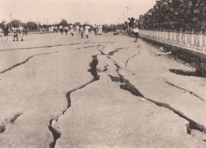 Japan Earthquake 1923: Fissures on the "Gaisen" Road in front of the imperial palace. (Left Side)