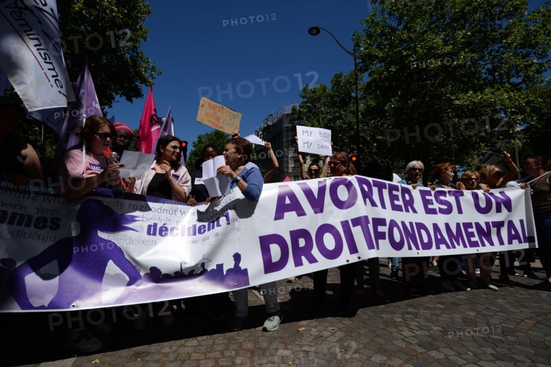 Big mobilisation to maintain the right to abortion in France, several deputies (D.Simmonet/S.Rousseau/F.Roussel) came to support the feminists' cause.