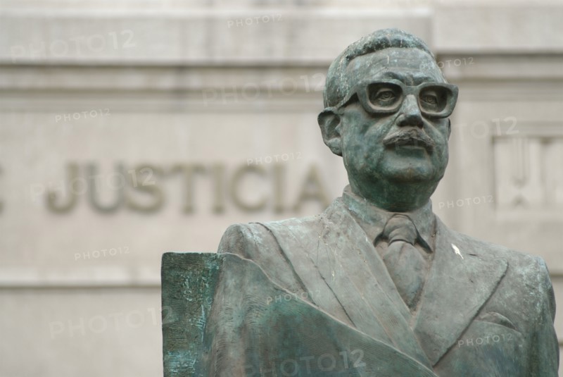 Salvador Allende statue in Santiago de Chile with the Ministry for Justice building in the background