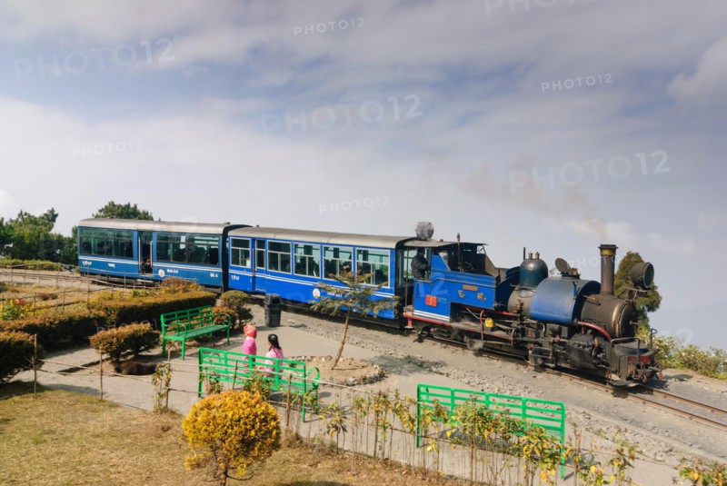 Ghoom: Darjeeling Himalayan Railway in the Batasia Loop, West Bengal, Westbengalen, India