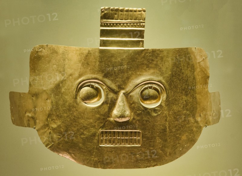 Gold face plate, Museo del Oro, Bogotá, Colombia
