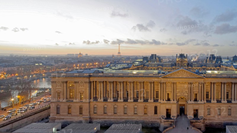France, Paris (75), zone classée au patrimoine Mondial de l'UNESCO, musée du Louvre, la Colonnade attribuée à l'architecte Claude Perrault en guise d'