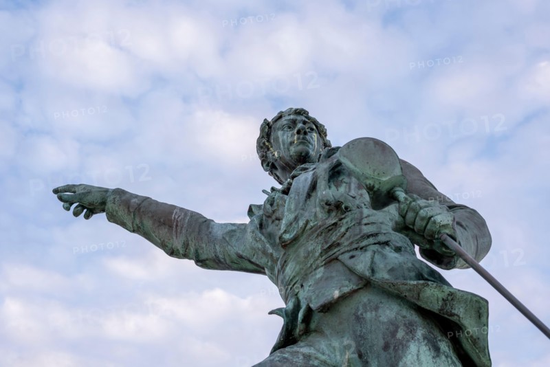 france,brittany,ille et vilaine,saint malo,statue of privateer captain robert surcouf