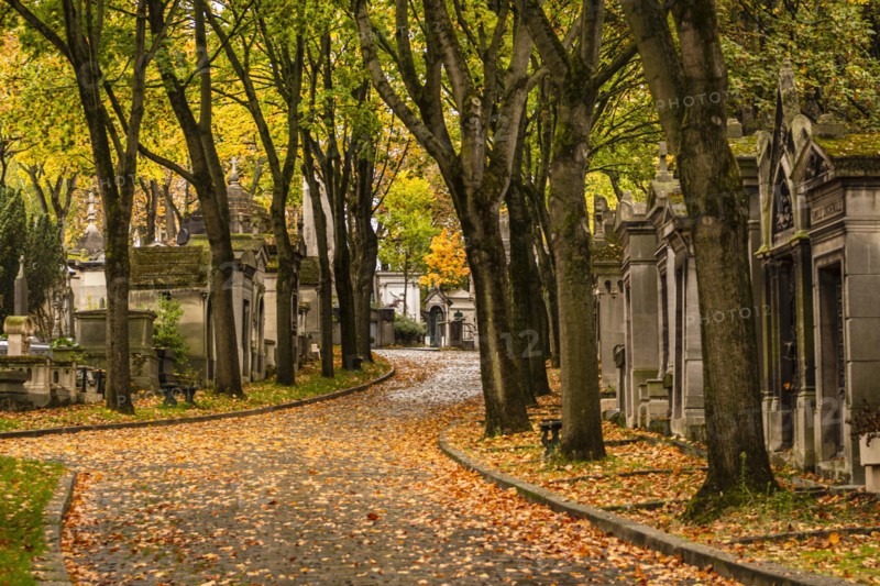 Famed Pére Lachaise Cemetery in París, during Autumn
