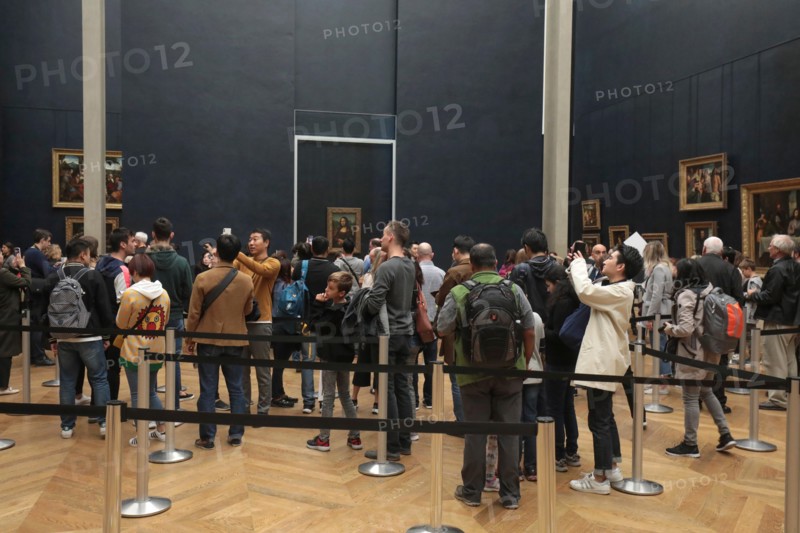 MONA  LISA WAS REINSTALLED IN HER GALLERY IN LOUVRE MUSEUM