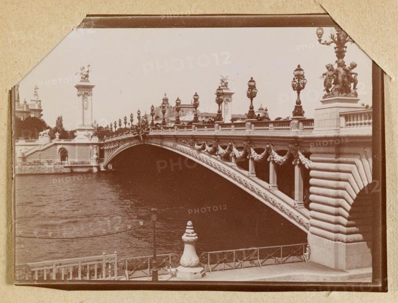 Album of the 1900 World Expo Pont Alexandre [sic] Anonyme. Album de l'exposition universelle de 1900. Pont Alexandre [sic. 1900. Musée des Beaux-Arts de la Ville de Paris, Petit Palais.