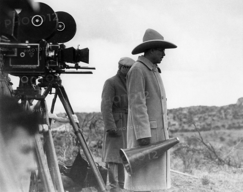 Director KING VIDOR with megaphone and film crew with 35mm and 70mm movie cameras filming BILLY THE KID 1930 book Walter Noble Burns dialogue Laurence Stallings technical advisor William S. Hart Metro Goldwyn Mayer