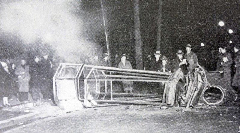 Black and white photo of a scene from the demonstrations of 6 February 1934. A bus has been stopped by demonstrators