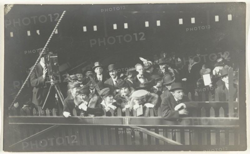 Public and Filmer wave ship that leaves for New York during the First World War, Anonymous, 1914 - 1918 photograph  Netherlands paper gelatin silver print ships (in general)