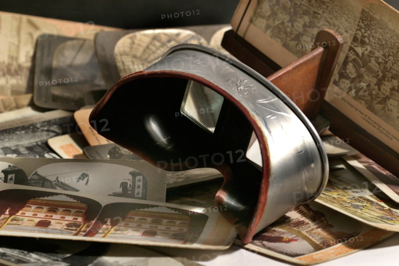 Stereograph and stereoscopic cards