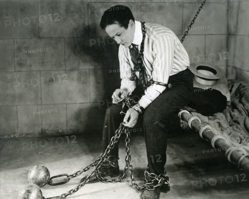 HARRY HOUDINI (1874-1926) Hungarian-American escapologist and magician