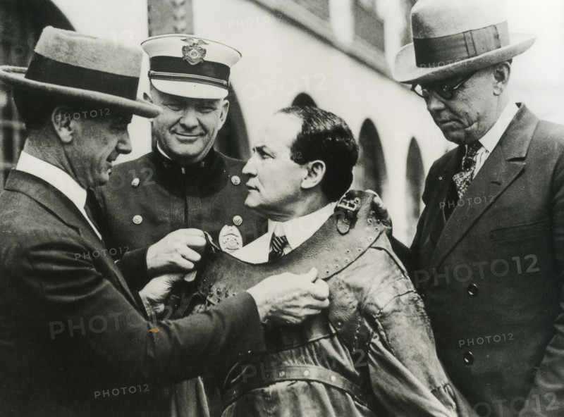 HARRY HOUDINI (1874-1926) Hungarian-American magician and escapologist