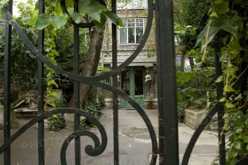 France, Paris, Vaugirard, La Ruche, passage Dantzig, fence, detail,