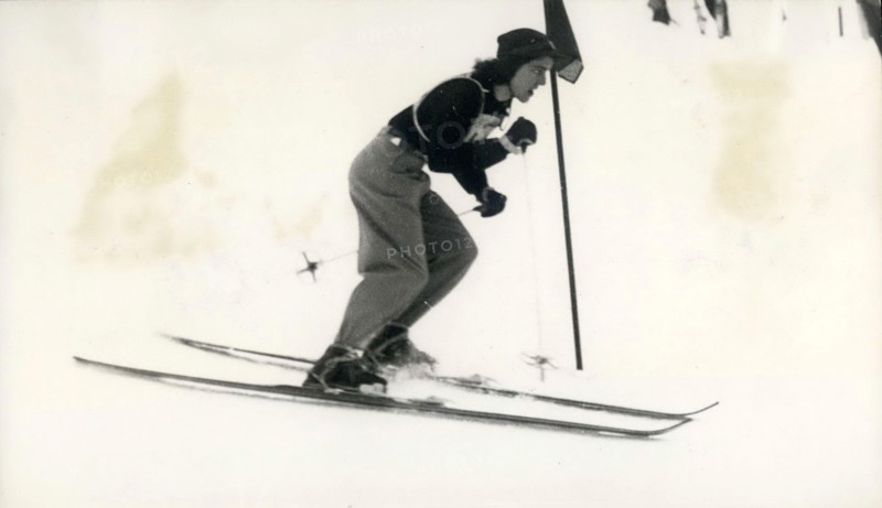 Feb. 5, 1948 - Suvretta, Switzerland - ISOBEL ROE (Great Britain) all out coming through the markers during the Slalom race for women at the Winter Olympic Games at St. Moritz. This was the first time women's alpine skiing slalom event was part of the Winter Olympics program. Roe finished in 23rd place. (Credit Image: © Keystone Press Agency/Keystone USA via ZUMAPRESS.com)