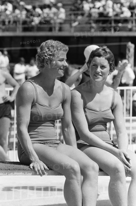 Olympic Games in Rome. Dutch high jumpers in the Olympic pool, August 28, 1960, high jump, sports, The Netherlands, 20th century press agency photo, news to remember, documentary, historic photography 1945-1990, visual stories, human history of the Twentieth Century, capturing moments in time