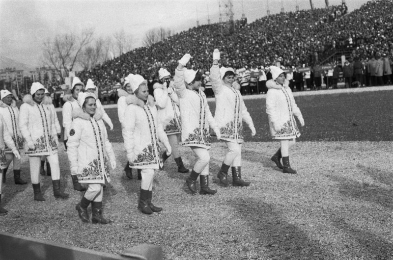 Opening Olympic Winter Games in Grenoble, number 6 and Russian Women's Team, 6 February 1968, The Netherlands, 20th century press agency photo, news to remember, documentary, historic photography 1945-1990, visual stories, human history of the Twentieth Century, capturing moments in time