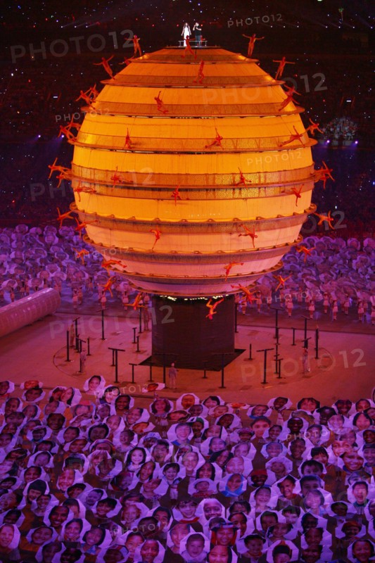 opening ceremony   Eršffnungsfeier im Olympiastadion Olympische Sommerspiele 2008 in Peking olympic summer games in Beijing 2008 Stadium of the opening ceremony of the winter olympic games 2022 Nationalstadium © diebilderwelt / Alamy Stock