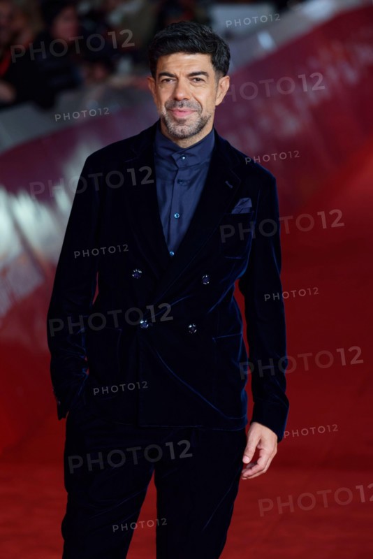 Pierfrancesco Favino attends the "Il Colibrì" and opening red carpet during the 17th Rome Film Festival at Auditorium Parco Della Musica on October 1