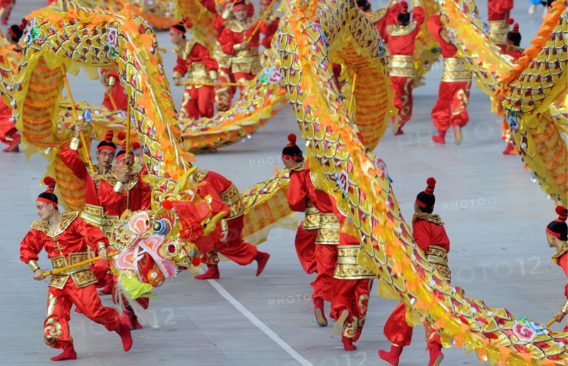 Dancers with a dragon during the entertainment show prior to the Opening Ceremony of the Beijing 2008 Olympic Games at the National Stadium, known as Bird's Nest, Beijing, China 08 August 2008. ###dpa###