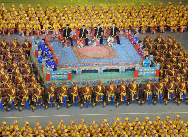 Chinese pupeteers perform during the Opening Ceremony of the Beijing 2008 Olympic Games at the National Stadium, known as Bird's Nest, Beijing, China, 08 August 2008. Photo: Peer Grim ###dpa###