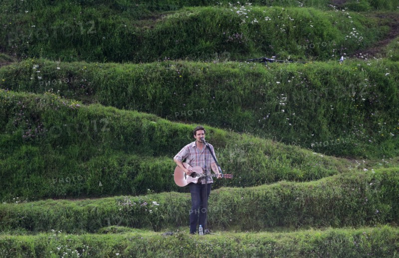 Frank Turner performs during the Opening Ceremony of the London 2012 Olympic Games, London, Britain, 27 July 2012. The 2012 Summer Olympic Games will be held in London from 27 July to 12 August 2012. Photo: Michael Kappeler  +++(c) dpa - Bildfunk+++