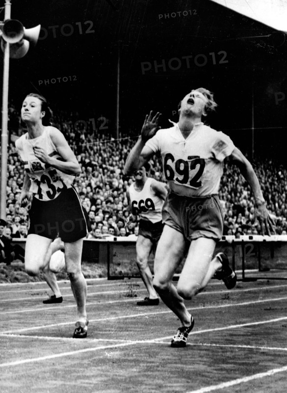Aug. 4, 1948 - London, England, U.K. - The 1948 Summer Olympics were held in London, they were the first Summer Olympics since the 1936 Berlin Games due to World War II.  PICTURED: The dramatic finish of the 80 meter hurdles, won by F.E. BLANKERS-KOEN (R) of Holland.  (Credit Image: © KEYSTONE Pictures USA/ZUMAPRESS.com)