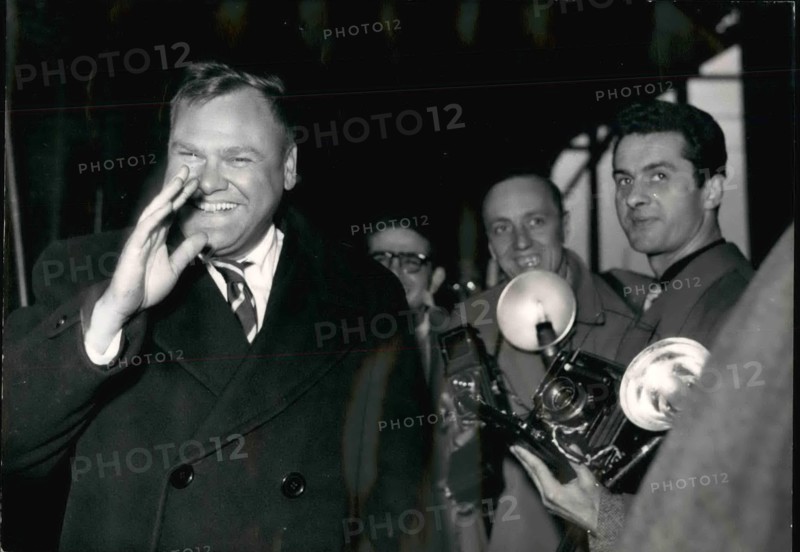 Apr. 04, 1953 - American Journalist Counterpart of Maurice Thorez ates commotion at Gare du Nord: John Roderick of associat