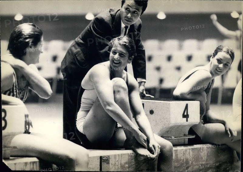 1964 - Tokyo Olympics: Dawn Fraser, chats with one of her team mates at the Olympic Pool. The Australian swimmer looks confident of winning a gold medal. © Keystone Pictures USA/ZUMAPRESS.com/Alamy Live News