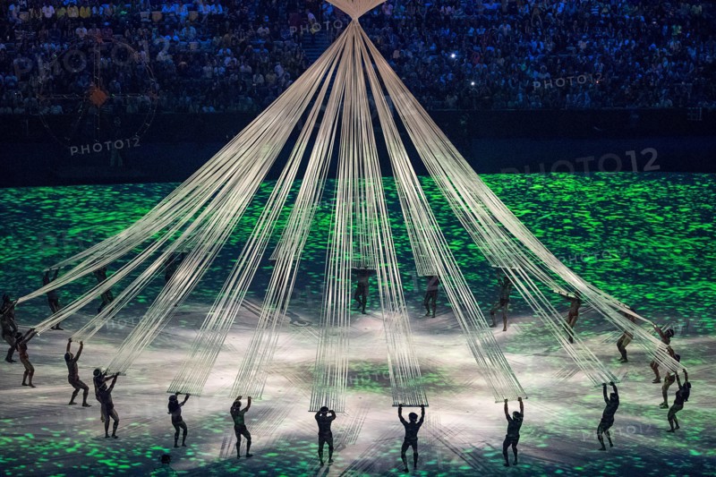 Rio de Janeiro, Brazil. 5th Aug, 2016. XXXI Olympic Game Opening Ceremony: Performers participate in the opening ceremony at Maracana Stadium during the 2016 Rio Summer Olympics games. Credit:  Paul Kitagaki Jr./ZUMA Wire/Alamy Live News
