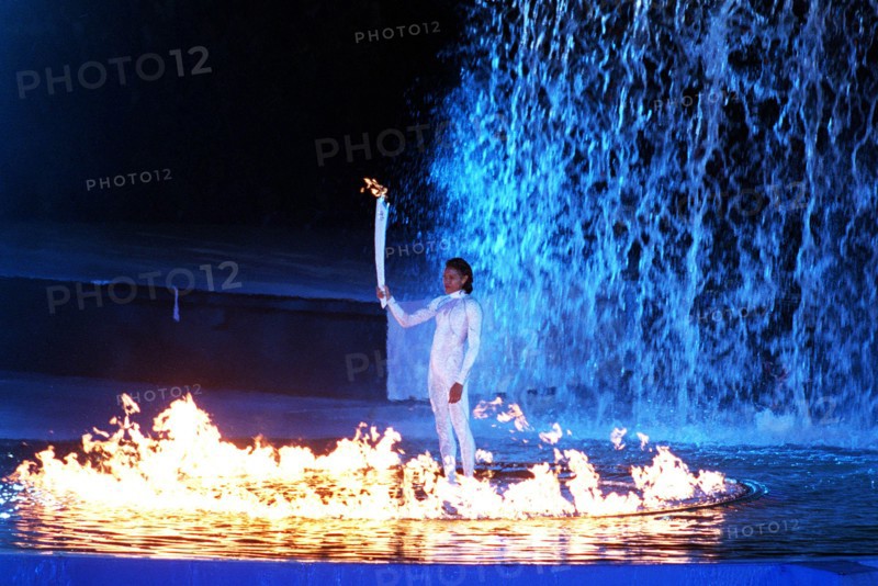 CATHY FREEMAN OPENING CEREMONY SYDNEY OLYMPIC STADIUM SYDNEY SYDNEY AUSTRALIA 15 September 2000