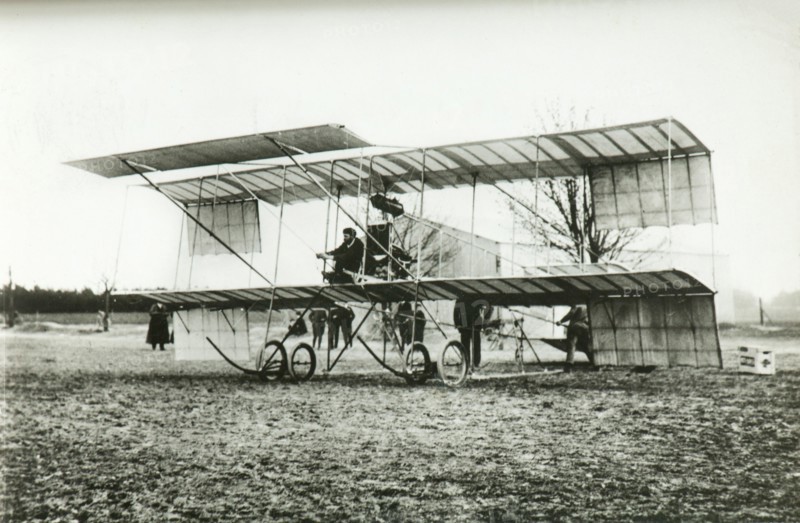 The biplane Farman before a take off in the April 1909