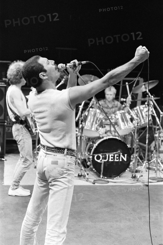 British Rock group Queen rehearsing at the Shaw Theatre in Euston ahead of the Live Aid concert at Wembley. 10th July 1985.. Singer Freddie Mercury.