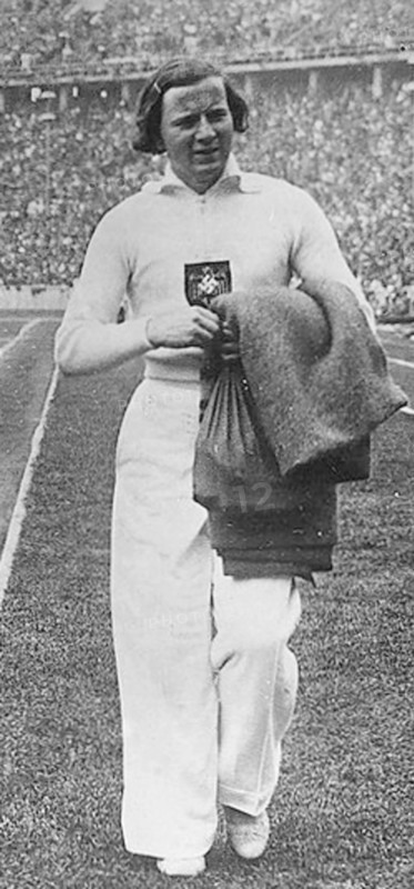 Four members of the German women's relay team, during the 1936 Berlin Olympic Games 40 Ilse Dörffeldt 1936