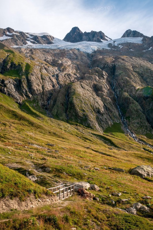 GR Tour du Mont-Blanc trail to the Robert Blanc refuge with view of the glacier des Glaciers, Savoie (73), Auvergne-Rhone-Alpes, France