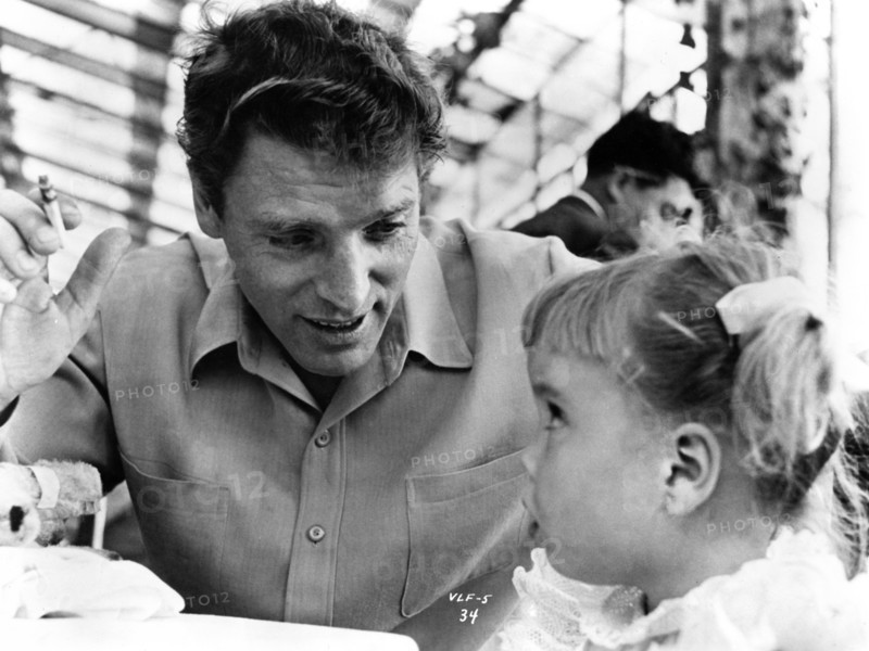 BURT LANCASTER candid with his daughter publicity for VERA CRUZ 1954 director ROBERT ALDRICH Hecht-Lancaster Productions / Flora Productions / United Artists