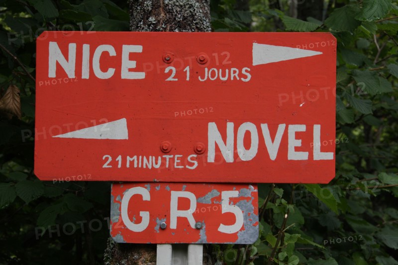 Sign on Gr5
Wegweiser auf dem GR 5 bei Novel_Frankreich