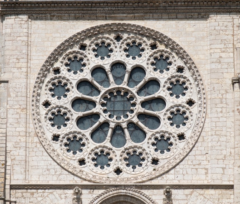 External view of the south transept rose widow Chartres cathedral,  Eure-et-Loir, France, Europe