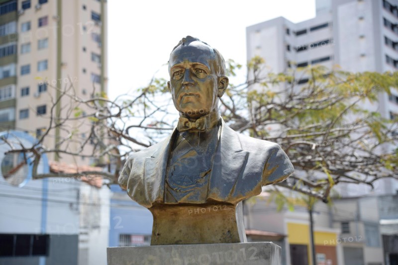 Busto do Ex-presidente do Brasil Getulio Vargas na praça de mesmo nome, popularmente conhecida como "do mini-Golf", em Aracaju-SE.