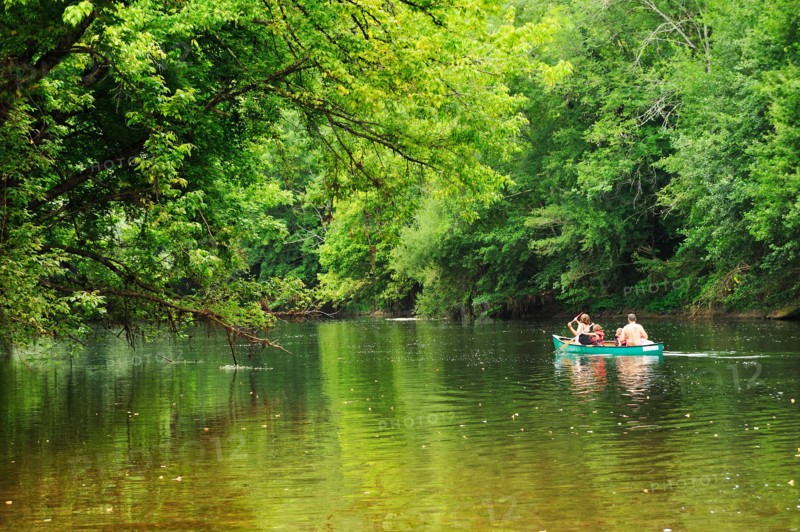 Vezere River near Les Eyzies-de-Tayac-Sireuil, Dordogne Department, Aquitaine, France