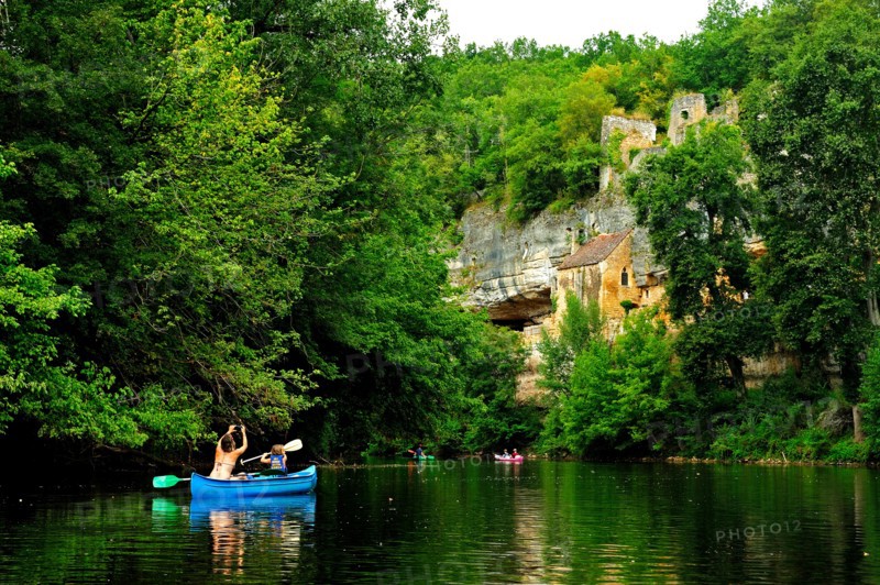 Vezere River near Les Eyzies-de-Tayac-Sireuil, Dordogne Department, Aquitaine, France