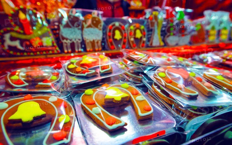 Typical Christmas stand with gingerbread cookies reflex